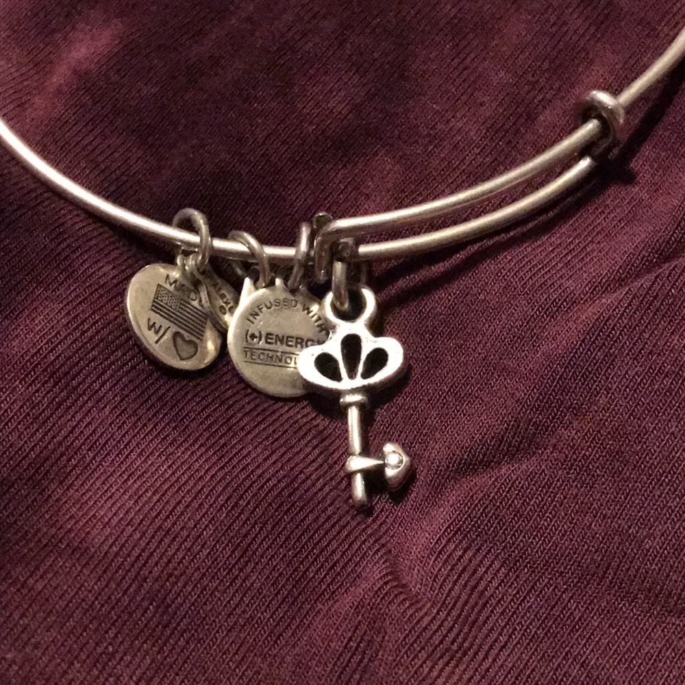 Skeleton key bracelet